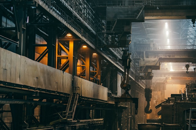 image of a processing plant in the oil and gas industry
